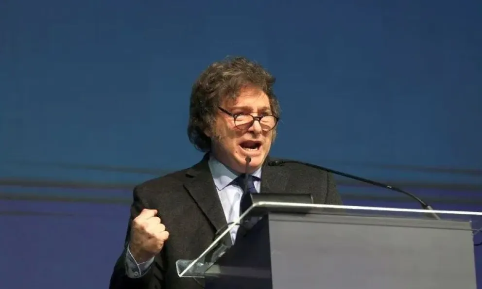 Milei anunció la eliminación del impuesto PAIS en la UIA