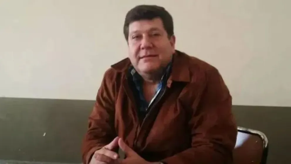 Un funcionario municipal fue detenido por robar bondiola, atún y jamón crudo en un supermercado