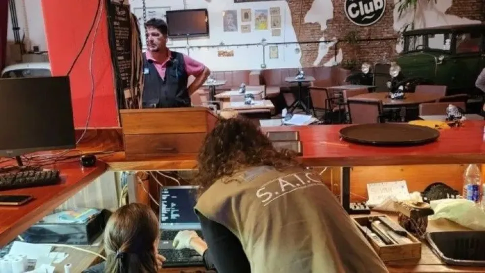 Caso de los hermanos Kiczka: allanaron un bar y una fábrica de cigarrillos donde habrían captado a menores.