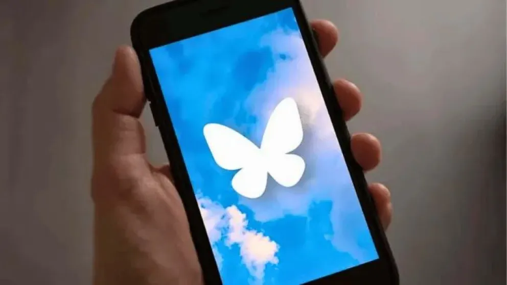 El "nuevo Twitter" que arrasa en Brasil: ¿Qué es Bluesky, la red social que sumó un millón de usuarios tras el bloqueo de X?