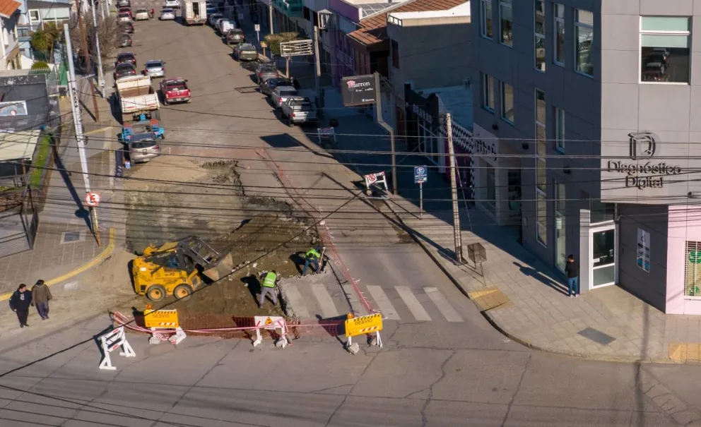 El Municipio avanza con el plan de refacción y mantenimiento de calzada en distintos barrios de Comodoro