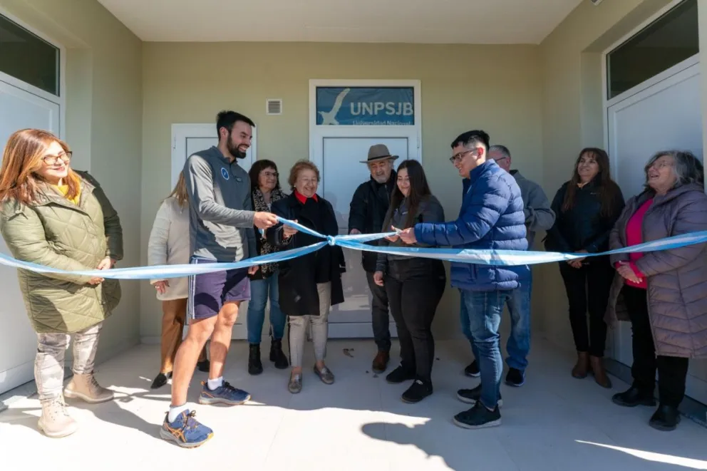 Macharashvili inauguró los vestuarios del predio deportivo de la Ciudad Universitaria: “Trabajaremos para iluminar el playón y generar un corredor seguro”