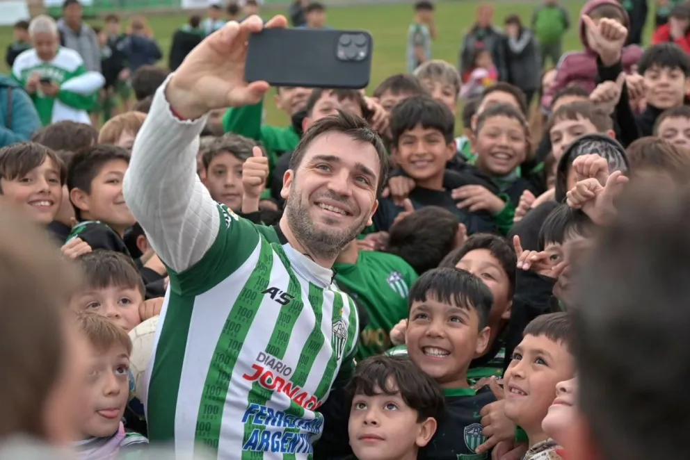 RAWSON: Torres participó del acto por el 102° aniversario del Club Atlético Germinal