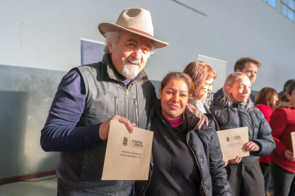 El Municipio entregó para Escuelas y Bibliotecas alrededor de 300 millones en aportes de FAEM