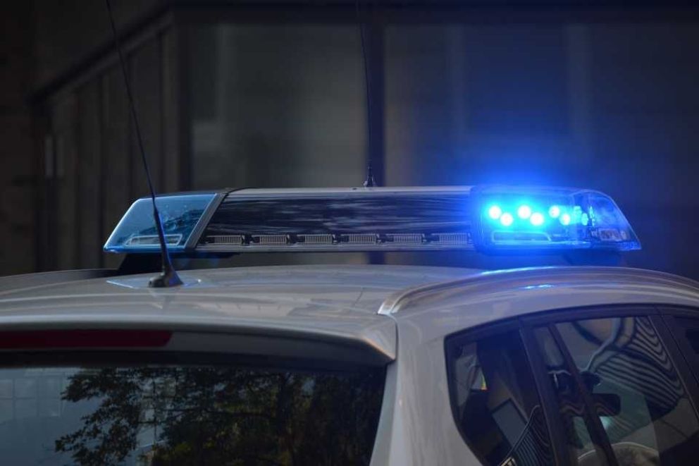 Demoraron a dos hombres con marihuana y vecinos atacaron a la Policía