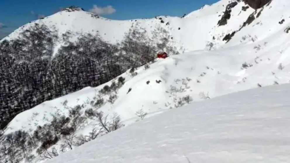 AVALANCHA EN CERRO LÓPEZ: Hallaron con vida al hombre que estaba desaparecido