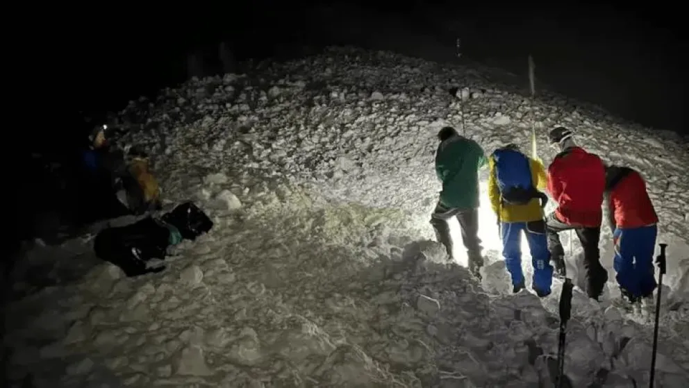 Así fue rescatado tras 15 horas sepultado en la nieve