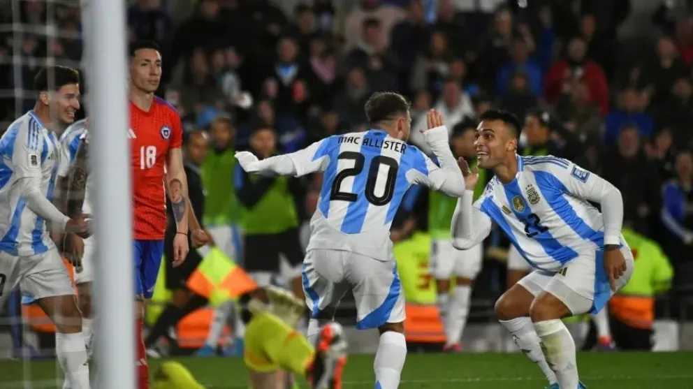 La Selección Argentina NOQUEA a Chile y lo deja con la manos vacías: la selección goleó 3-0 a Chile en El Monumental