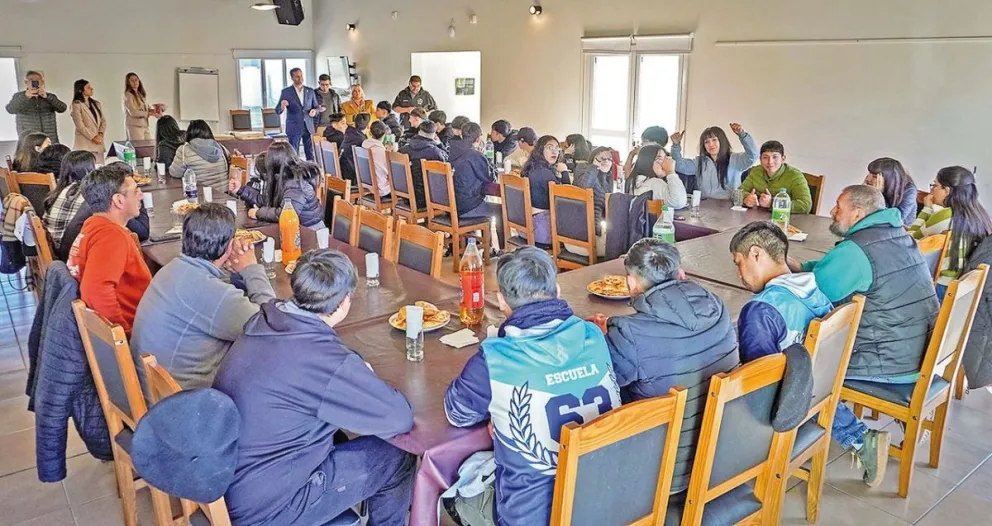 Estudiantes de la Meseta Central visitaron el Muelle Almirante Storni en Puerto Madryn