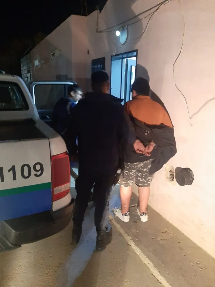 Detenidos por 3 latas de atún