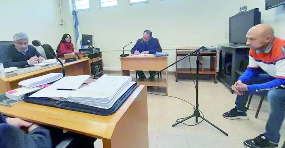 Para un acusado por robo a mano armada fiscal y defensor pidieron que siga con prisión preventiva, pero el juez Ariel Tedesco lo dejó en libertad