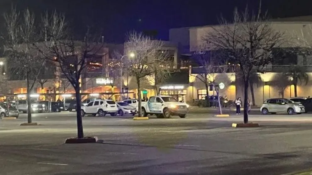 Tensión por una falsa amenaza de bomba en un shopping: evacuaron a todos los clientes y trabajadores