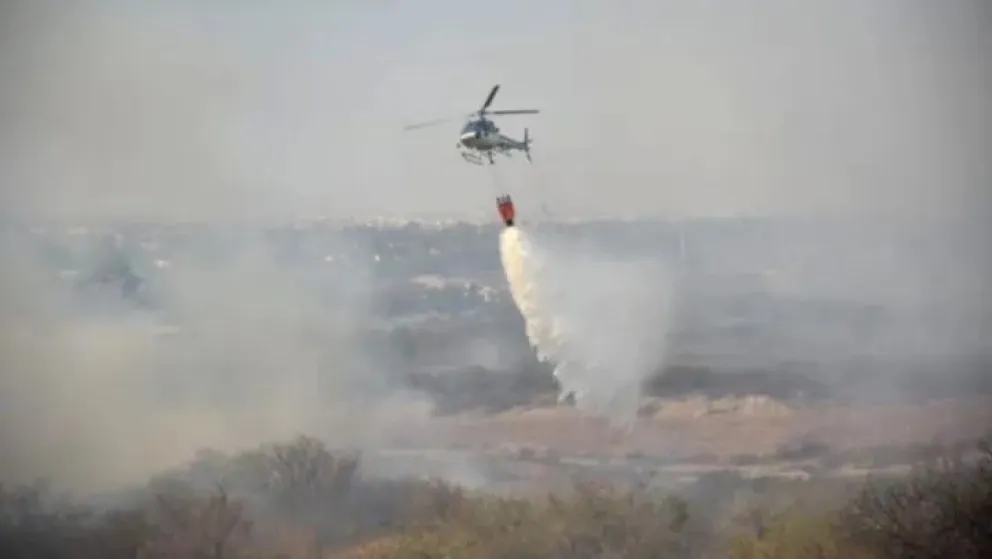 Incendios en Córdoba: bomberos contuvieron el fuego en La Calera, pero sigue el riesgo extremo en otras regiones