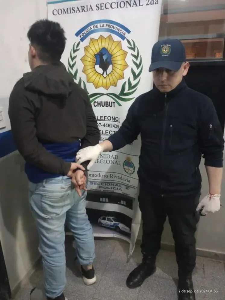 Le rompió los vidrios a su suegra y fue detenido