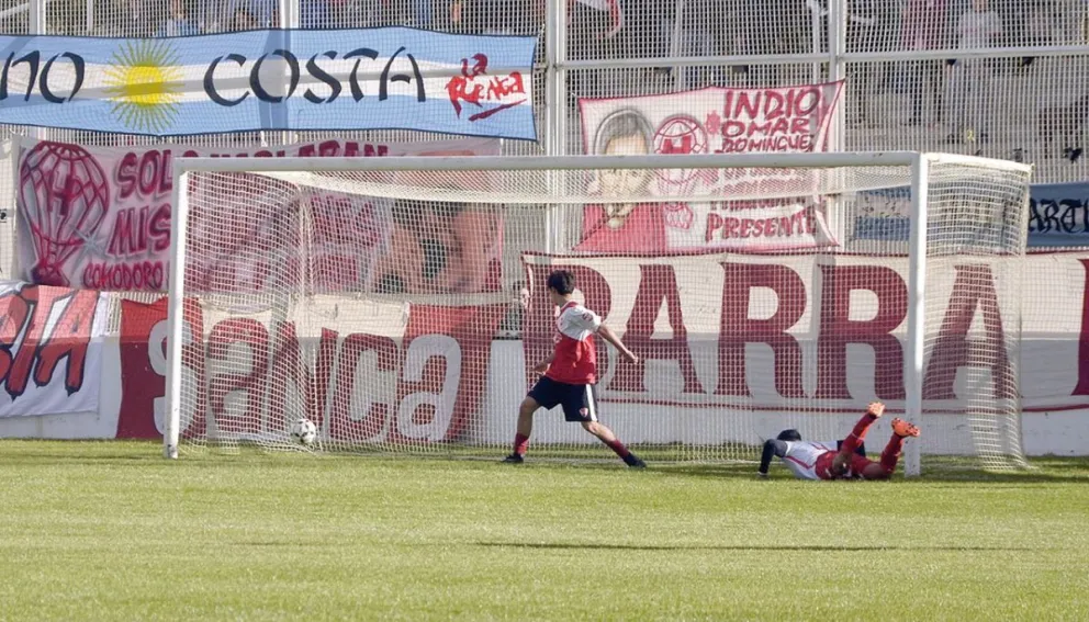 Las miradas se enfocan hacia abajo