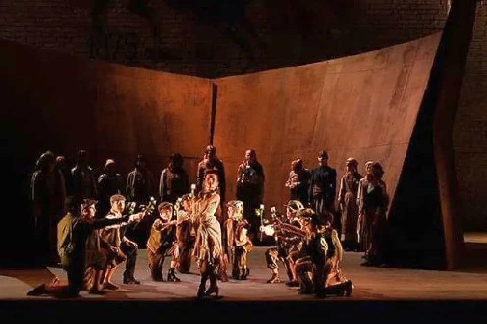 Escenas de la ópera "Carmen" en el Centro Cultural Trelew