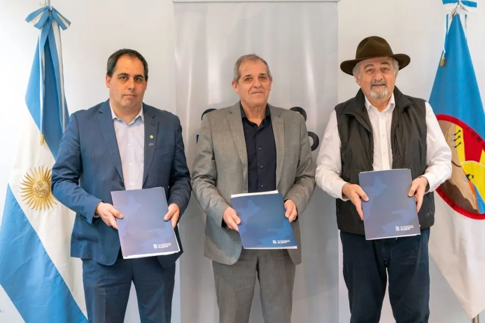 Acuerdos entre Provincia y Municipio de Comodoro Rivadavia para mejorar la educación y servicios locales