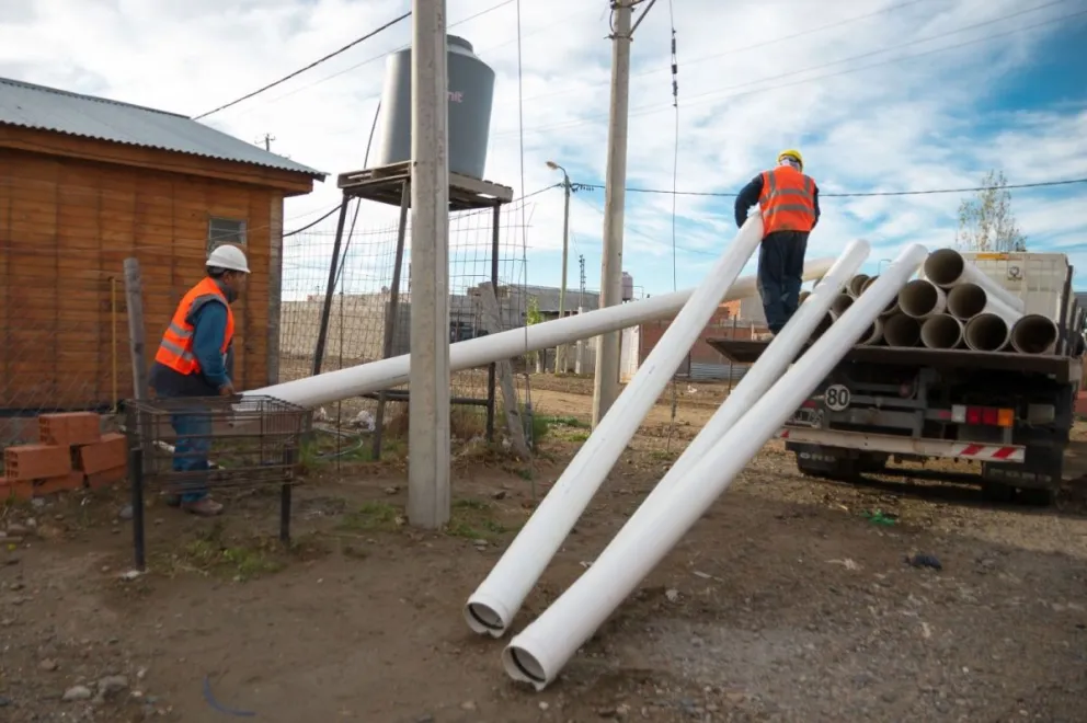 En el marco del plan de ordenamiento económico y regularización de servicios, la SCPL avanza con obras de agua