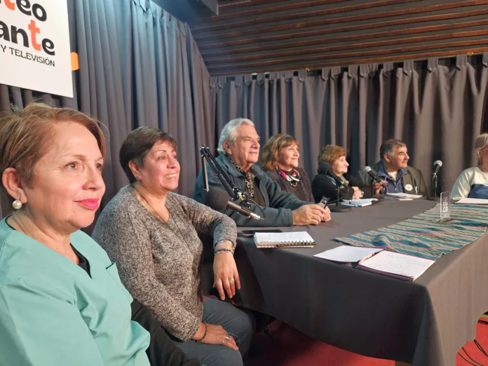 En su día, adultos mayores realizaron su primer streaming