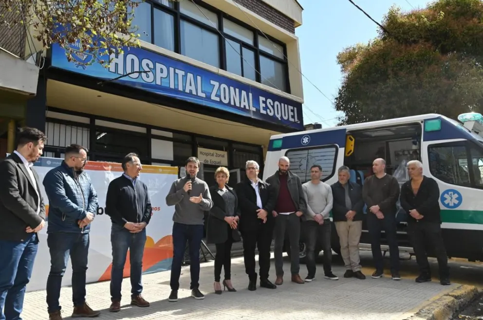 Torres entregó dos ambulancias en Esquel y destacó "la administración del esfuerzo de los contribuyentes" para fortalecer la salud de la provincia