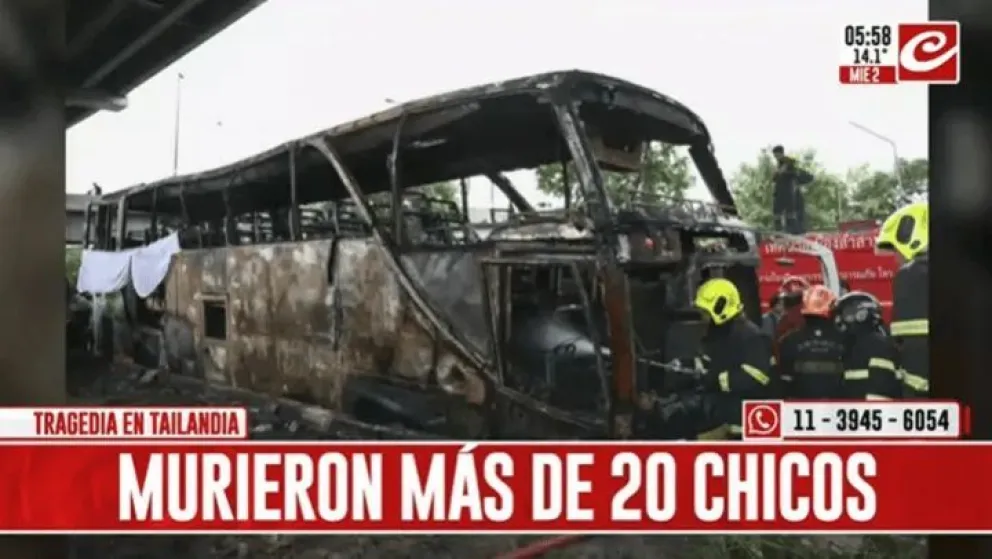 Tailandia: Un micro escolar se prende fuego y deja más de veinte niños muertos