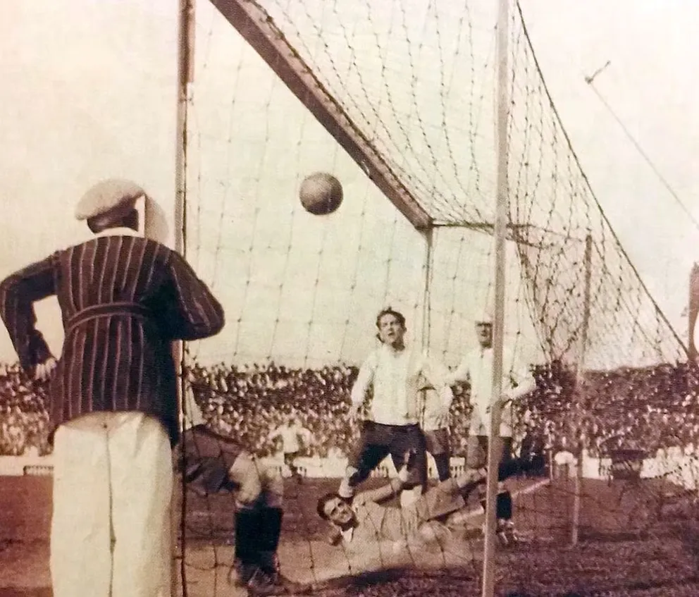 Hace 100 años la selección argentina convertía el primer gol olímpico del fútbol mundial: la historia detrás y por qué se lo llamó así