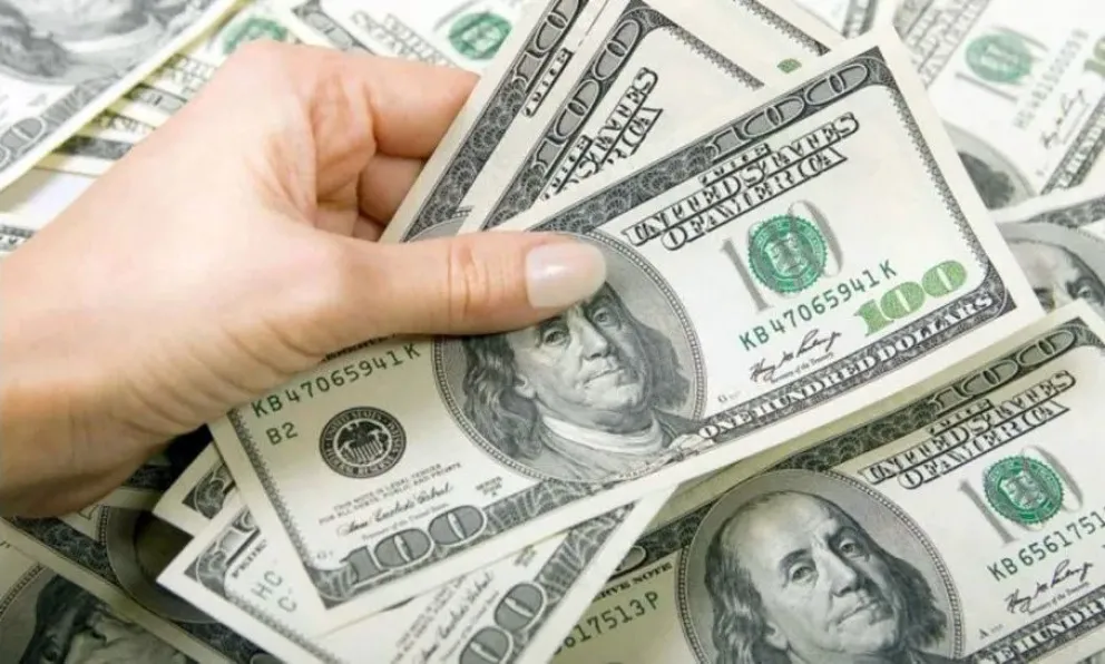 Compras en dólares: AFIP empezó a devolver las percepciones de 2023