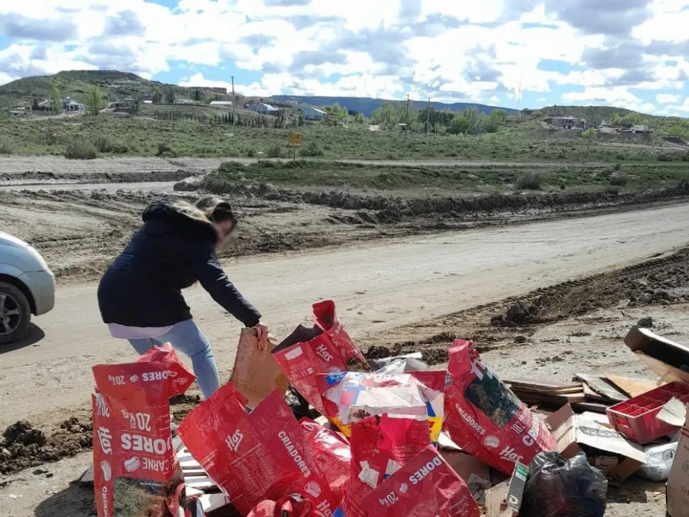 El Municipio accionó contra la mujer que arrojó basura en un espacio no permitido