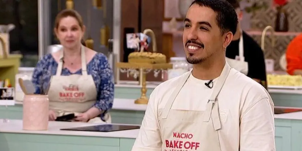 Nacho Elizalde presentó una torta con forma de inodoro para homenajear a su madre en Bake Off Famosos: