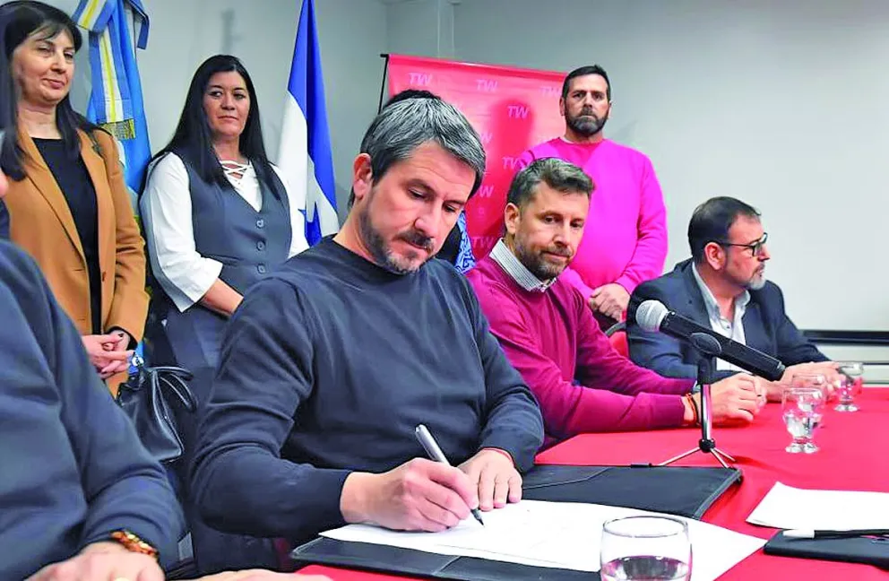 Merino: “Después de 20 años, la Municipalidad vuelve a comprar una moto-niveladora”