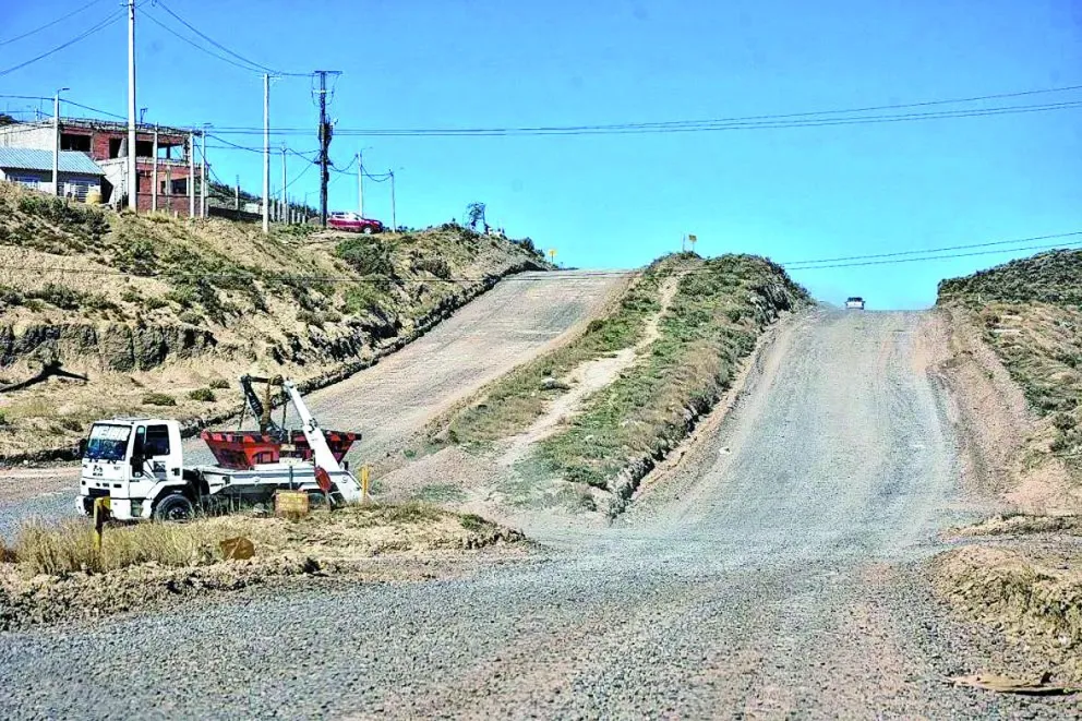 Camino petrolero, camino costero Ara San Juan, y ruta 37: “Son obras que van a permitir una movilidad urbana distinta”, aseguró Sampaoli
