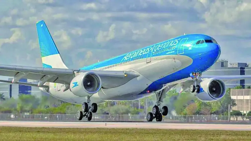  El gremio de pilotos aseguró que el decreto sobre la privatización de Aerolíneas es "falaz" y "sesgado"