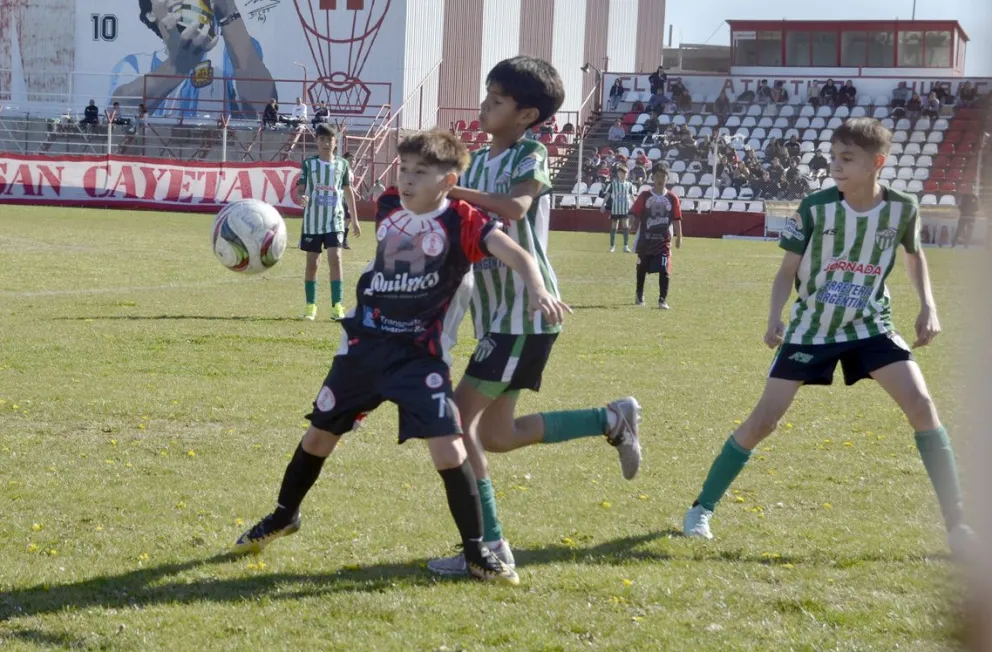 Huracán superó a Germinal de Rawson y avanzó al Regional