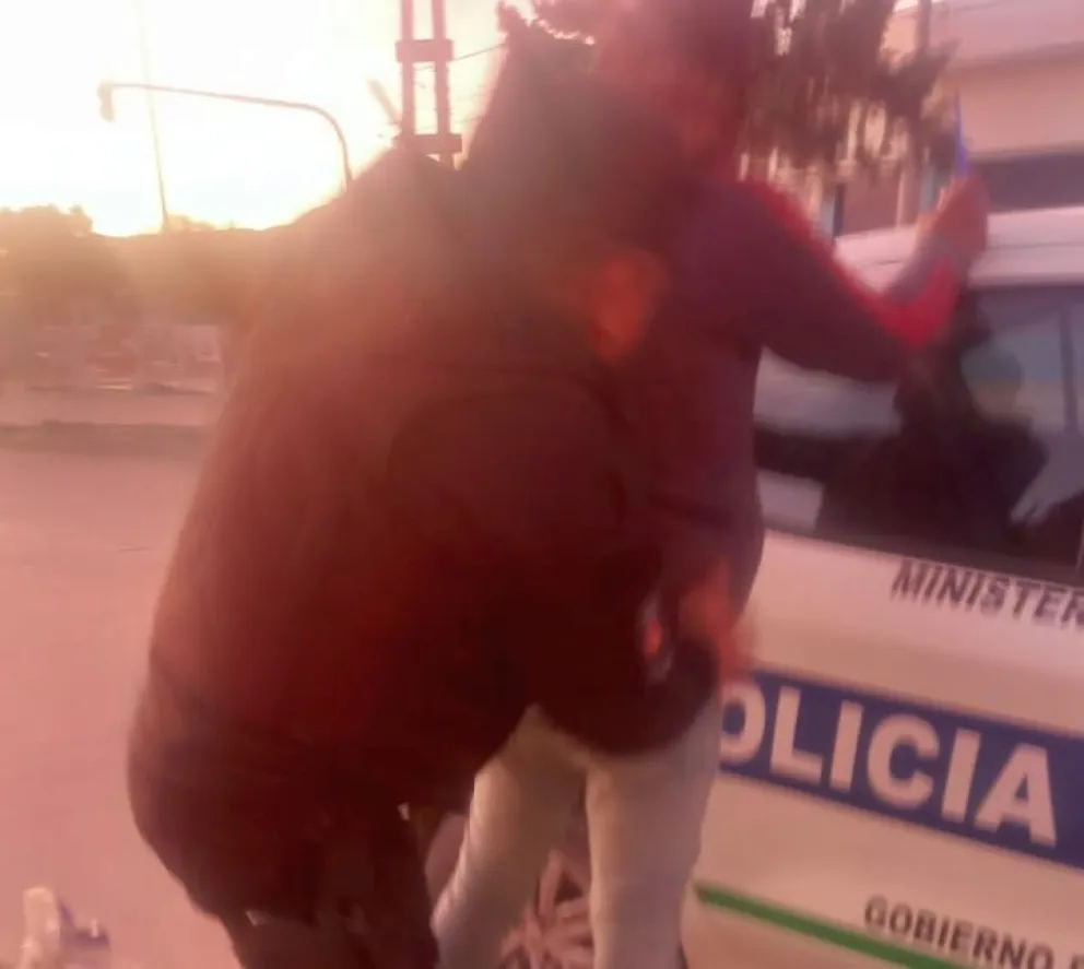 Tenía pedido de captura en El Calafate y lo detuvieron mientras caminaba en el barrio Ceferino de Comodoro