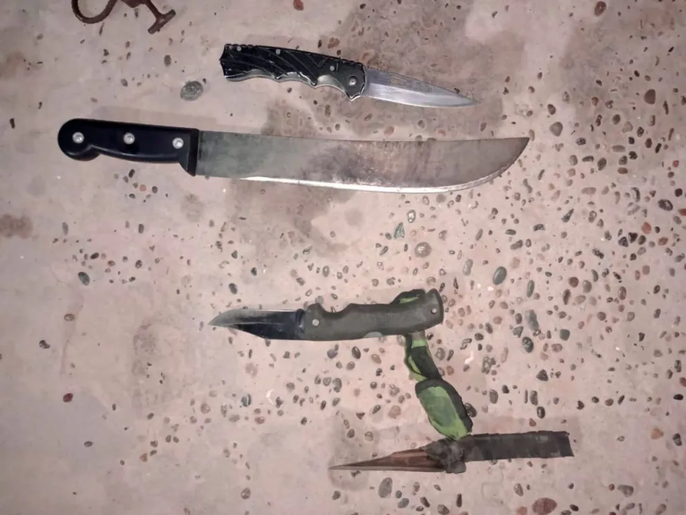 Un joven intentó ingresar a un festival en Camarones con varias armas blancas   