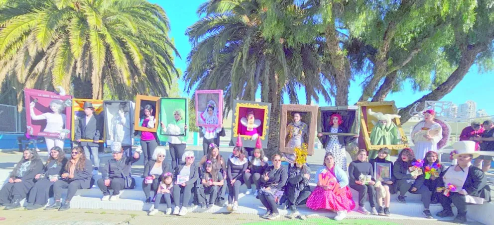 Realizaron una intervención de obras vivientes en el centro de Comodoro