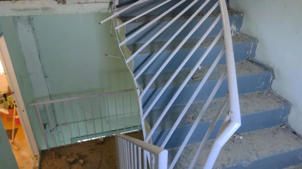 Vecinos del barrio LU4 siguen desalojados mientras las grietas y el abandono continúan