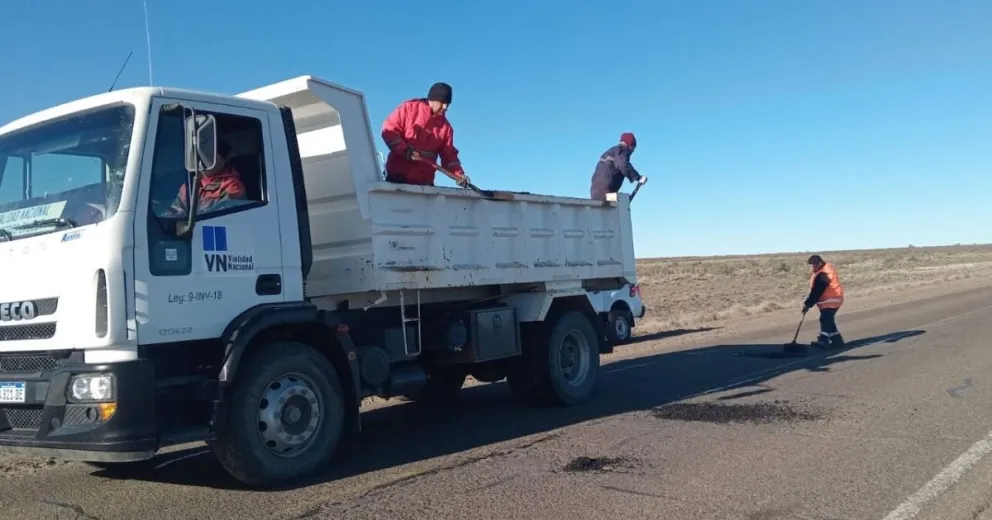 Vialidad Nacional ejecuta tareas de bacheo en rutas chubutenses