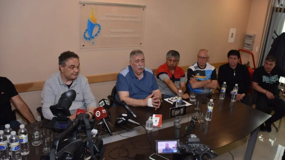 "No vamos a permitir que toquen a un solo trabajador", aseguró el sindicalista González