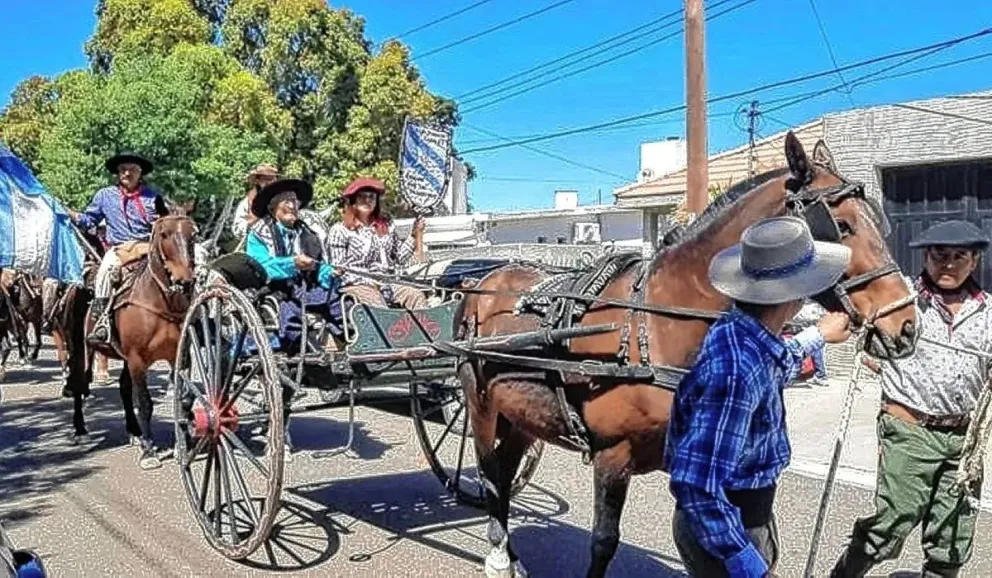 Convocan a participar del Desfile por el  Día de la Tradición en el barrio Ciudadela