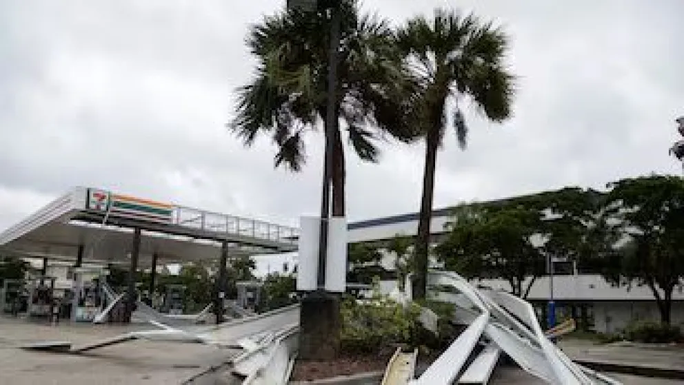 El Huracán Milton aumenta su tamaño y comienza a generar tornados en su trayectoria hacia Florida