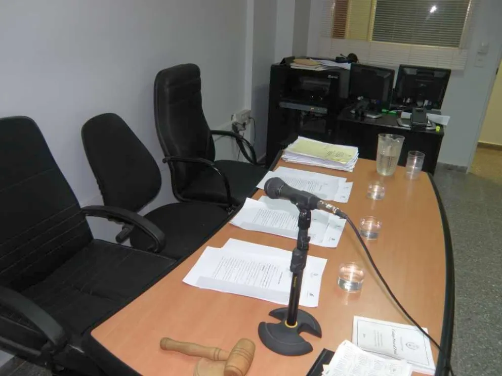  Gaiman: Suspensión de juicio a prueba y abreviado en causa por usurpación
