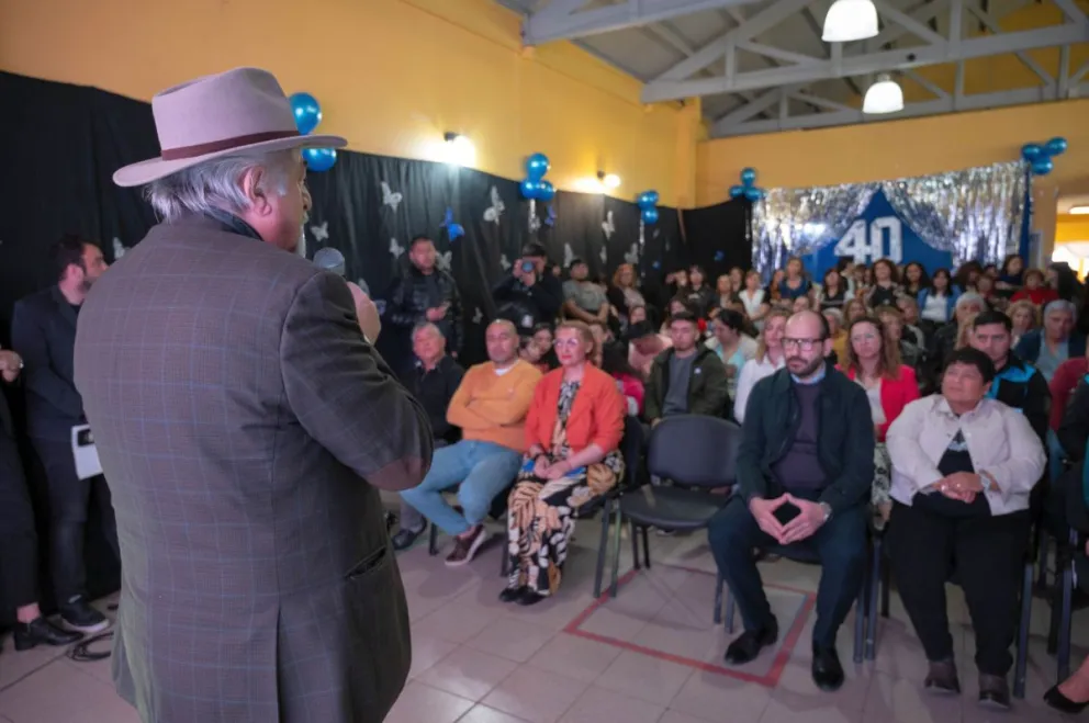 El CPB Evita de Comodoro Rivadavia celebró sus 40 años con un sentido homenaje a Elsa Huanquitripay