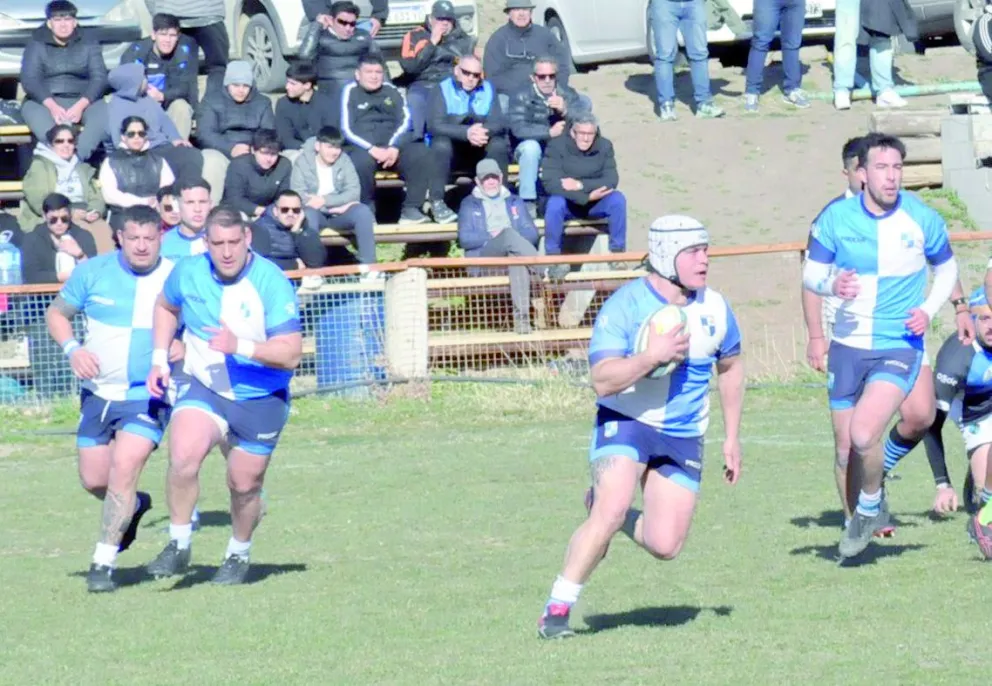 Comodoro RC y Chenque juegan un partido de alto vuelo