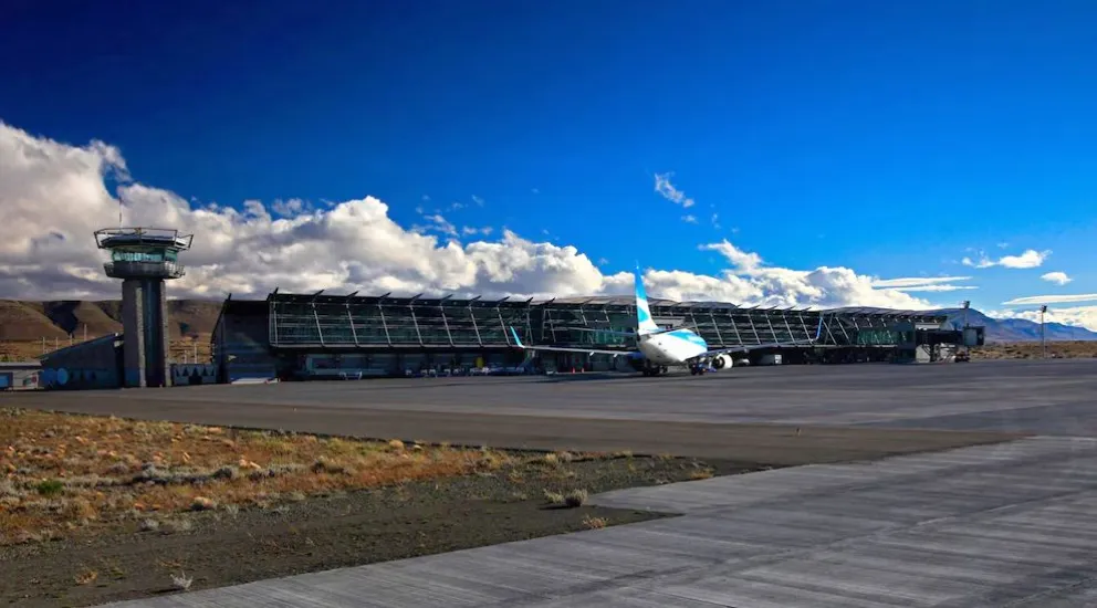 Espectacular evacuación y despliegue de seguridad por amenaza de bomba en el aeropuerto internacional de El Calafate