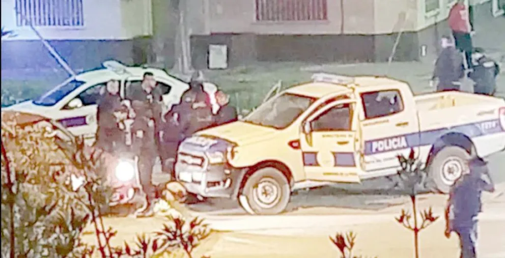 Policía baleado por sus propios compañeros en persecución de un delincuente: le sacaron el arma a posible imputado