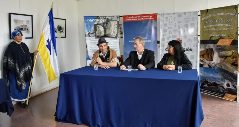 En Trelew se presenta la Feria de Artesanos por el "Día de la Madre" con expositores de distintos puntos del país