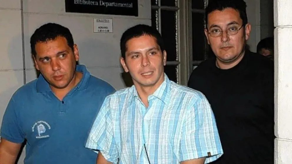 Mató a su novia, la descuartizó y la quemó en su parrilla pidiendo "un aplauso para el asador"