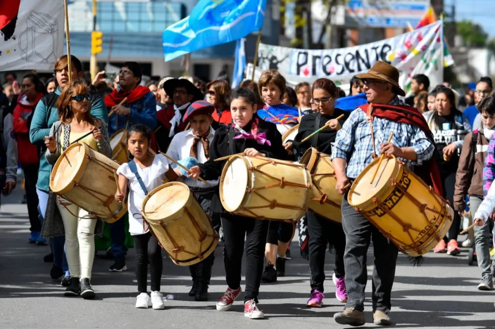 Nueva Marcha de los Bombos para celebrar los 138 años de Trelew