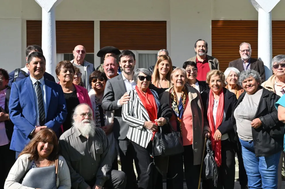 Junto a adultos mayores de todo Chubut, Torres presentó el proyecto para modificar la Ley de Protección y Promoción Integral de la Tercera Edad